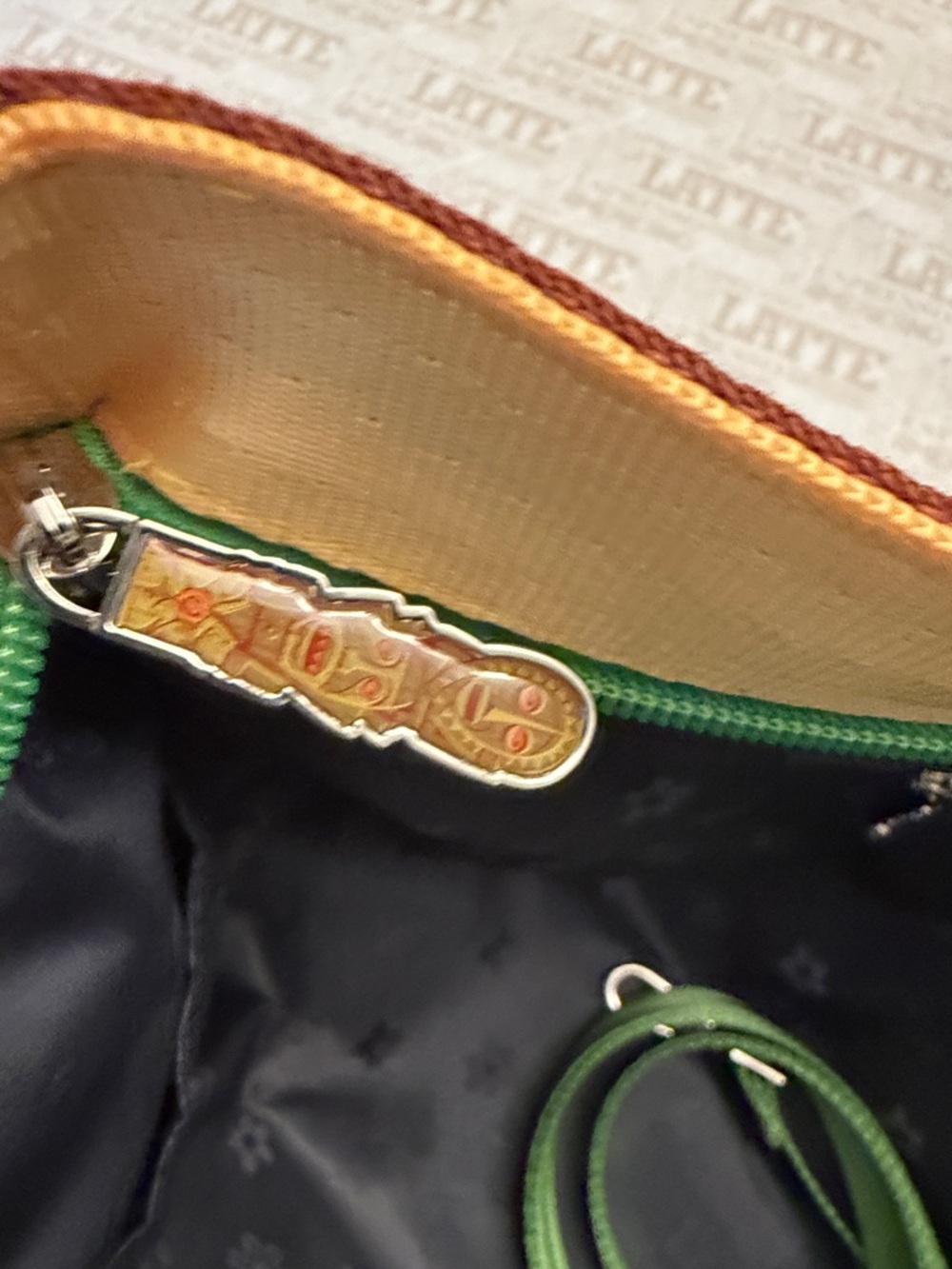 Harveys Trader Sam’s Shag Enchanted Tiki Med Tote - Picture 6 of 7